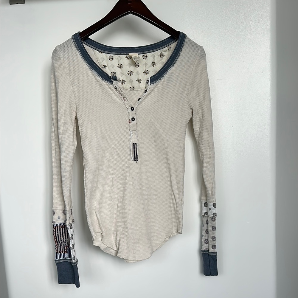 We The Free Cream and Gray Cuffed Sleeve Thermal Henley